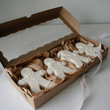 Load image into Gallery viewer, Gingerbread Family Candle Set