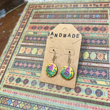 Load image into Gallery viewer, Purple Flowers Clay Earrings
