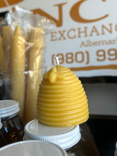 Load image into Gallery viewer, Beeswax Skep Candle