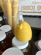 Load image into Gallery viewer, Beeswax Skep Candle