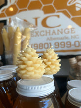 Load image into Gallery viewer, Mini Pinecone Candles - Set of 2