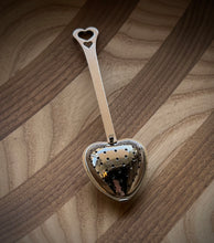 Load image into Gallery viewer, Heart Shaped Tea Infuser