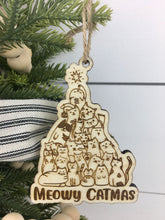 Load image into Gallery viewer, Meowy Catmas Ornament