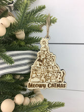 Load image into Gallery viewer, Meowy Catmas Ornament